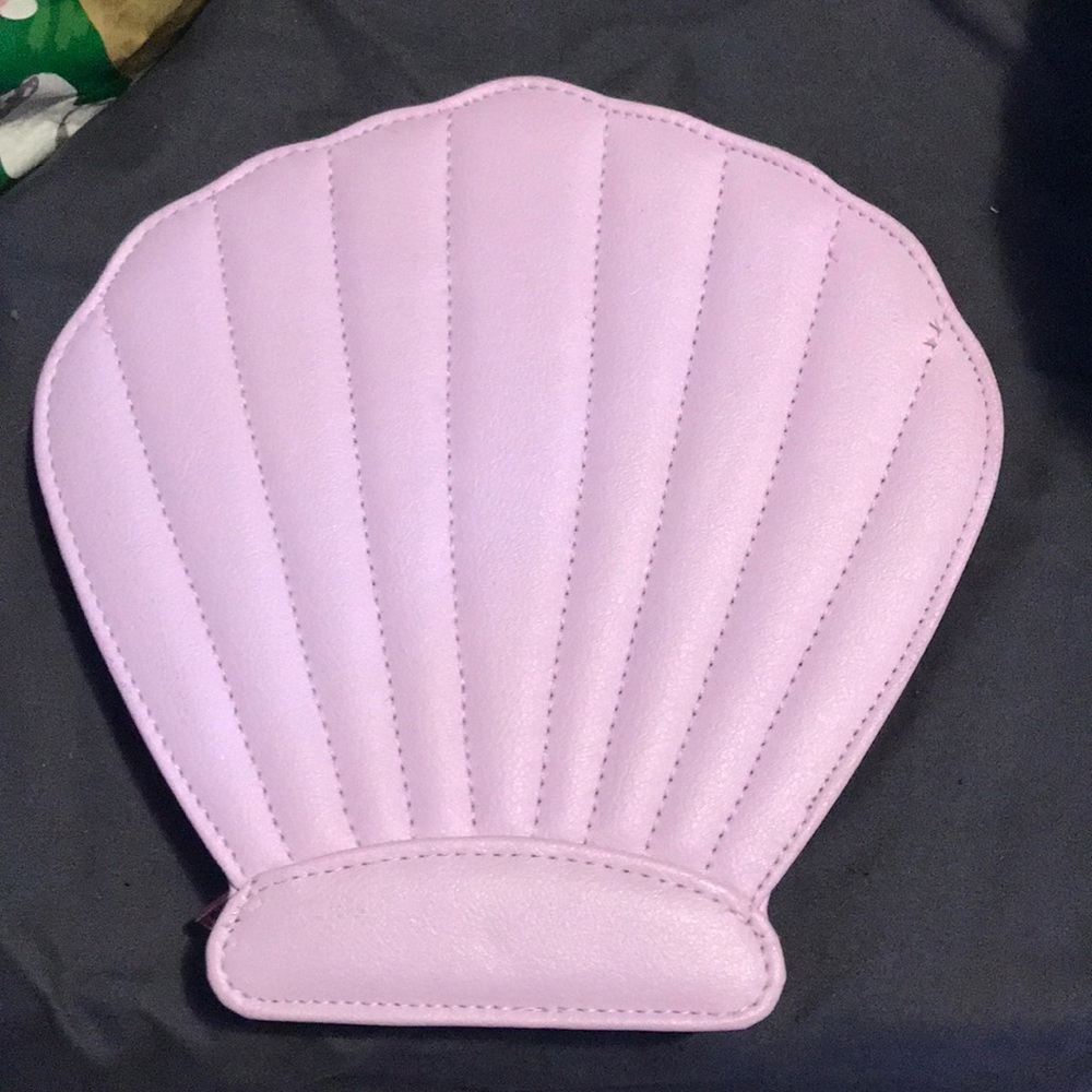 Makeup brush holder